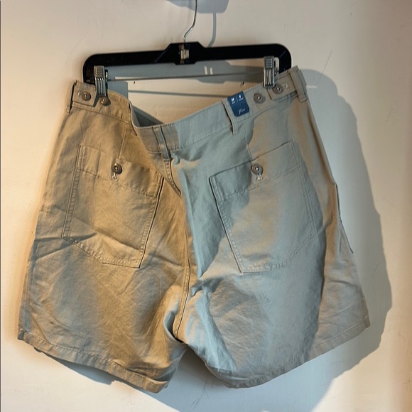 JCrew Men's Tan Shorts - Picture 4 of 5